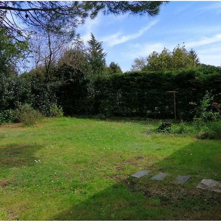 Emplacement De Toile De Tente Dans Jardin Cugand 외부 사진
